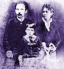 Don Jos&eacute; Mart&iacute; con su esposa y hijo Jose Francisco 