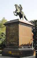Estatua de San Mart&iacute;n en 
Woluwe-Saint-Lambert, Bruselas