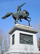 Estatua de San Mart&iacute;n en Madrid