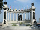 Monumento al Encuentro en Guayaquil 
